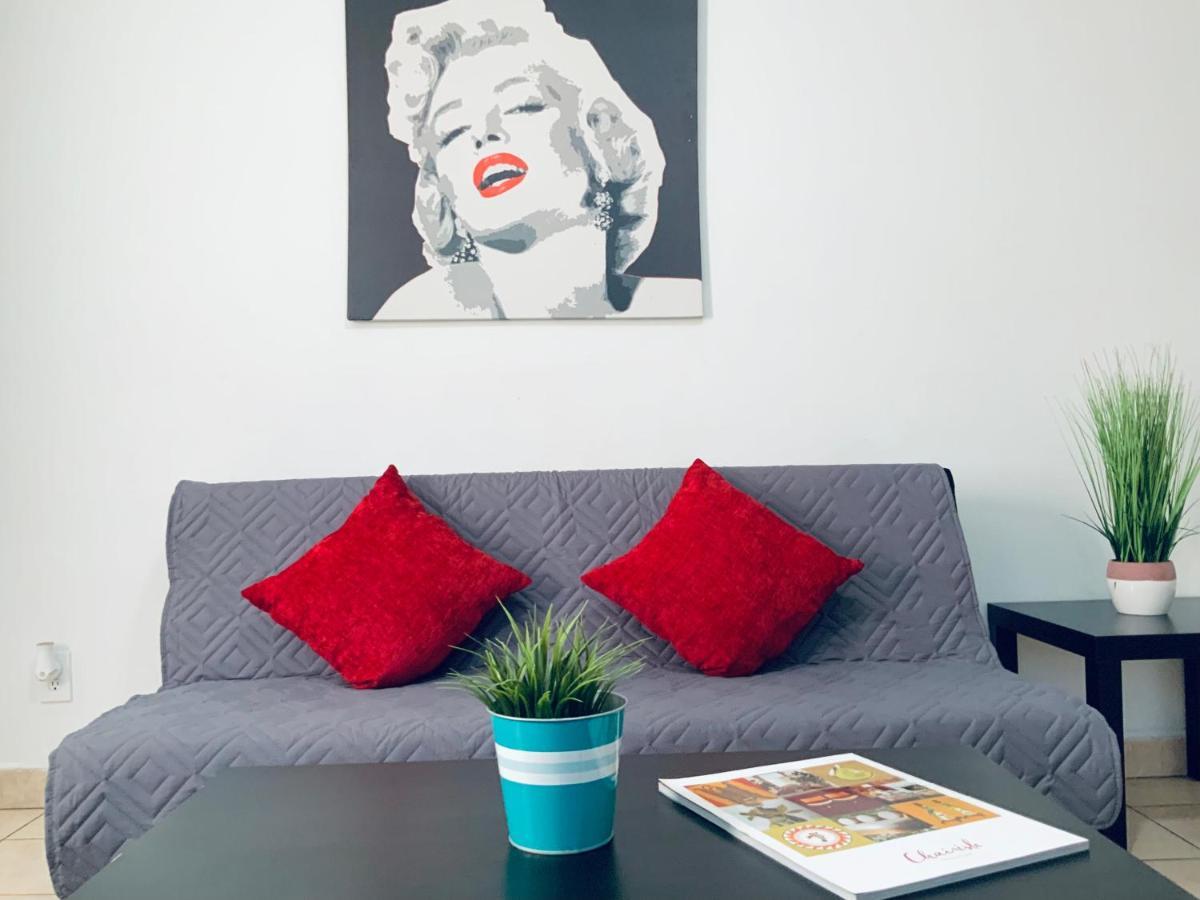 Hollywood Private Apartments Bagian luar foto