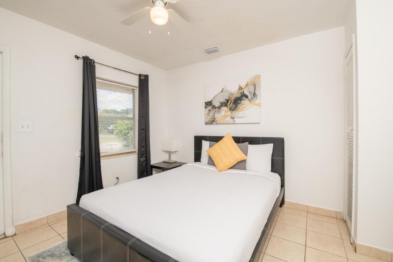 Hollywood Private Apartments Bagian luar foto