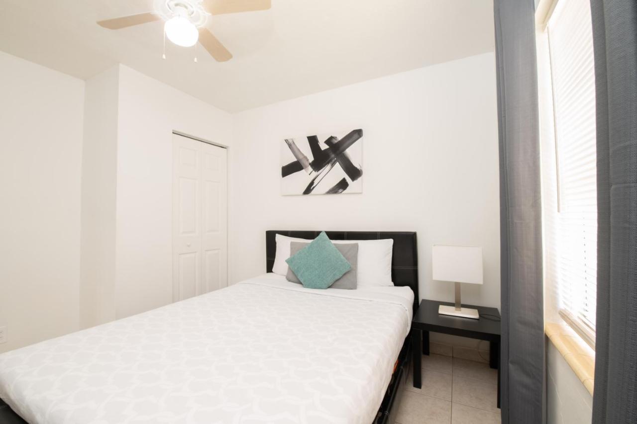 Hollywood Private Apartments Bagian luar foto