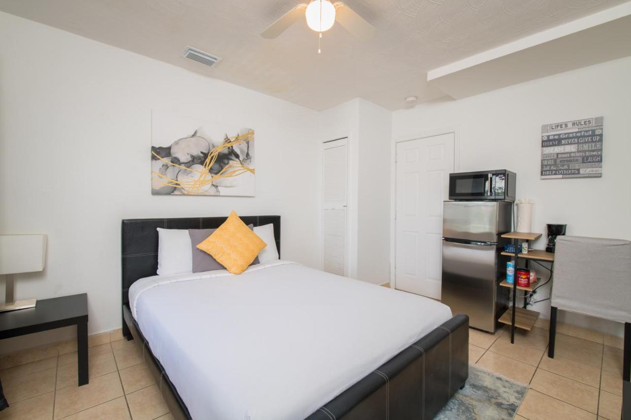 Hollywood Private Apartments Bagian luar foto