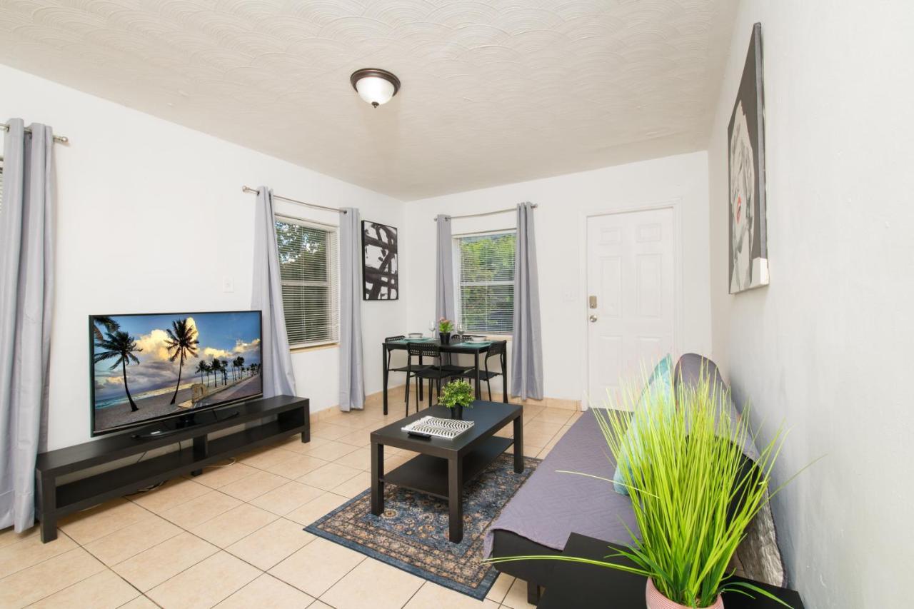 Hollywood Private Apartments Bagian luar foto