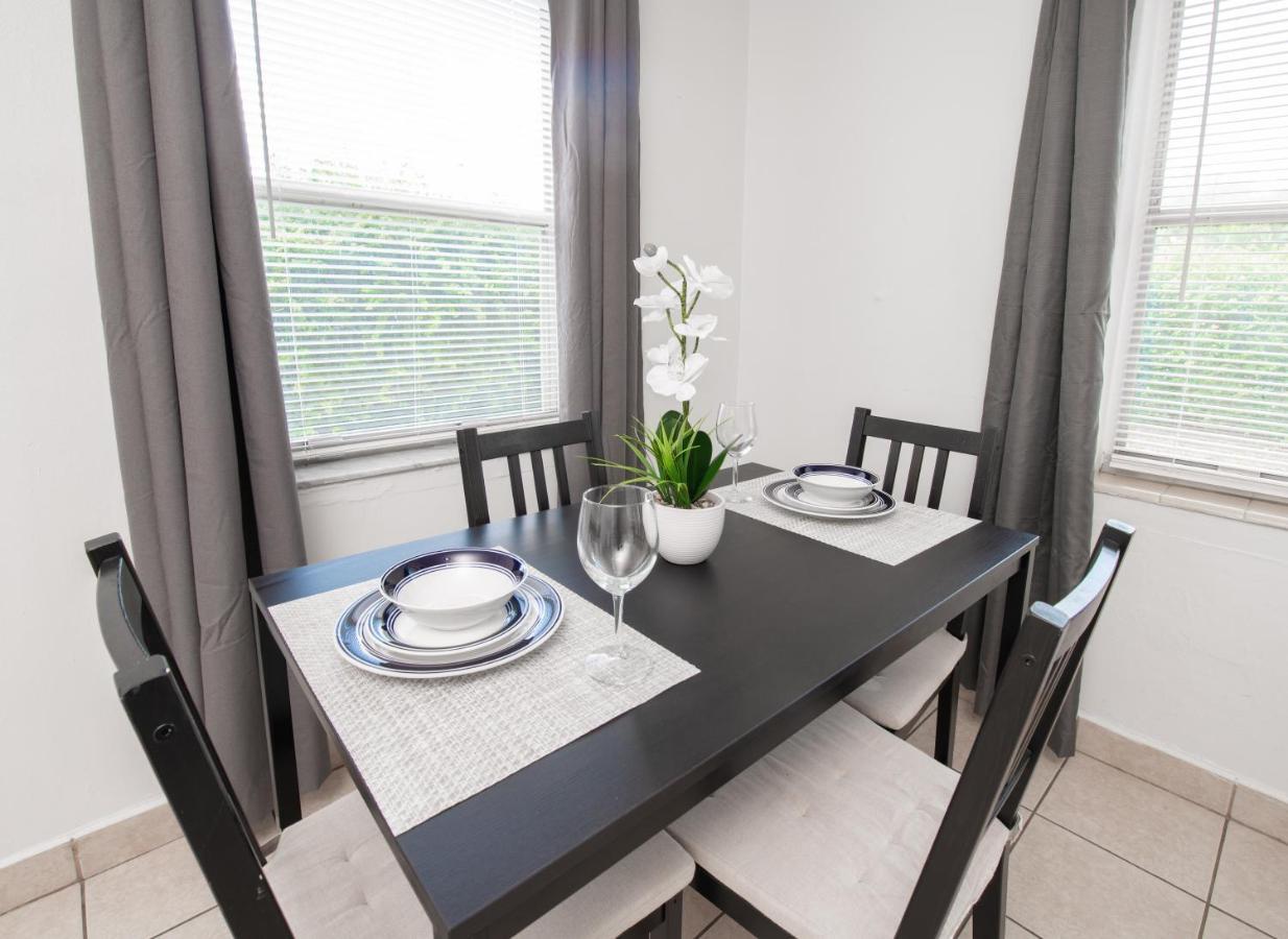 Hollywood Private Apartments Bagian luar foto