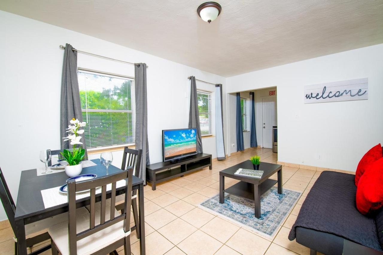 Hollywood Private Apartments Bagian luar foto