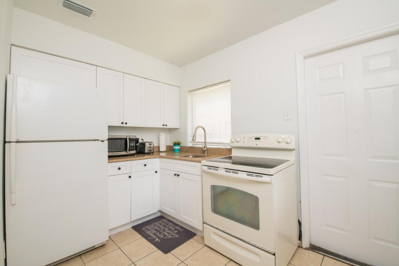 Hollywood Private Apartments Bagian luar foto
