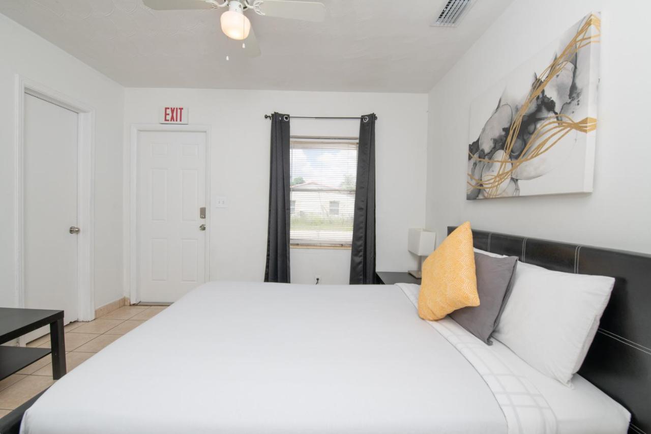 Hollywood Private Apartments Bagian luar foto